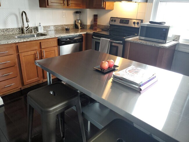 Building Photo - 211 E Biddle St