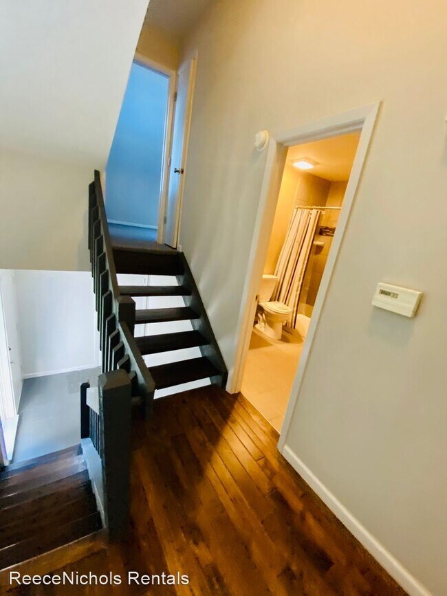 2 br, 2.5 bath House 8052 Colony Lane House for Rent in Lenexa, KS