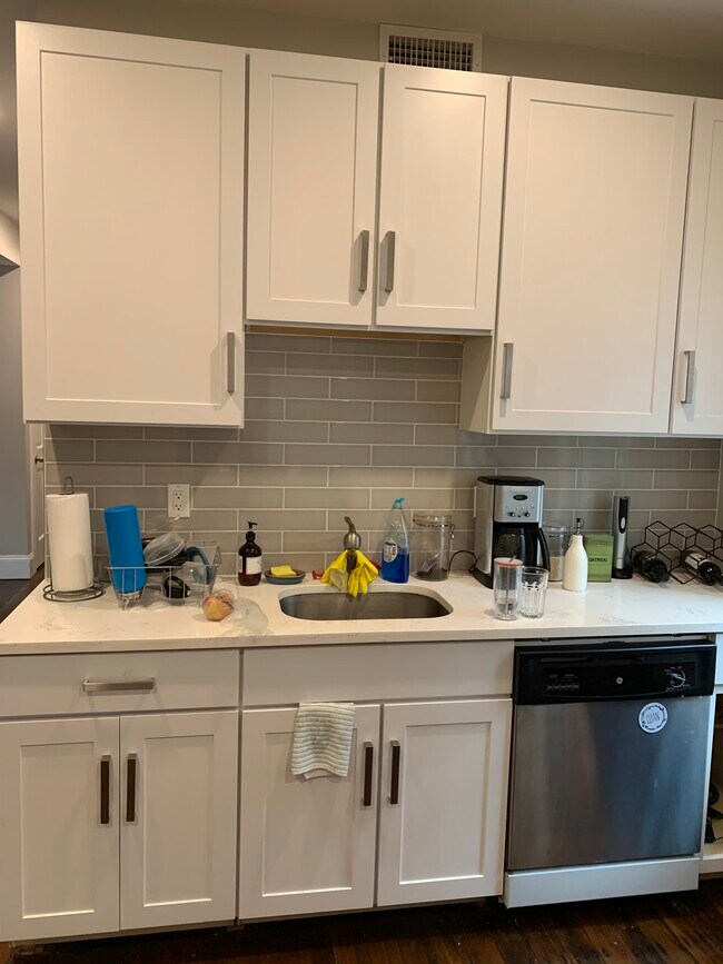 Building Photo - 71 Hillside St