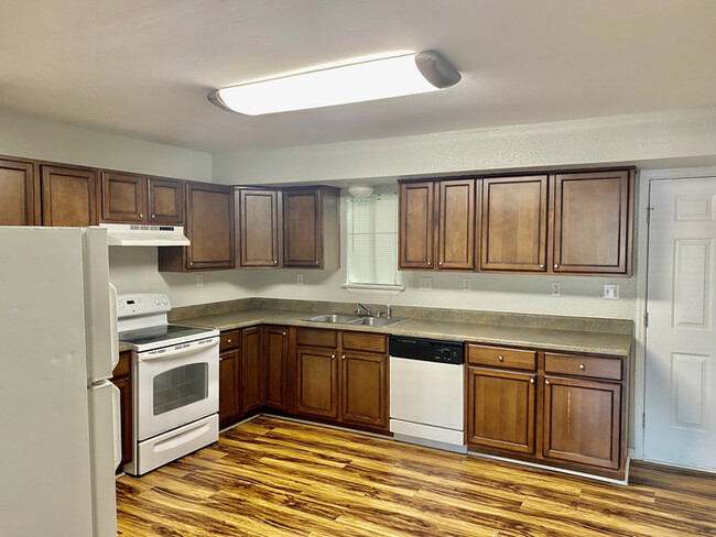 Building Photo - 3734 Chula Vista Dr