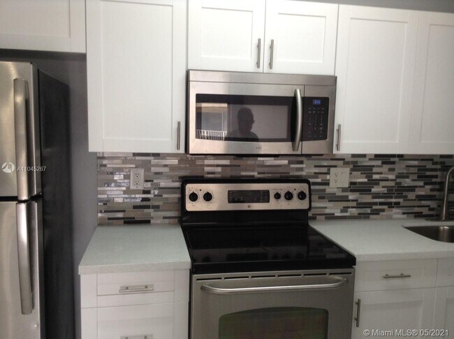 Foto del edificio - 4540 NW 79th Ave