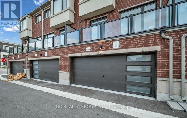 Photo du bâtiment - 97 Crimson Forest Dr