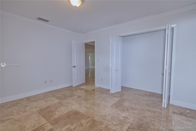 Foto del edificio - 9164 Emerson Ave