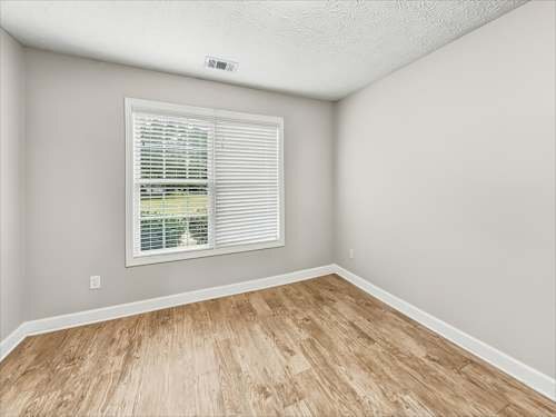 Foto del edificio - 2052 Bay Ct
