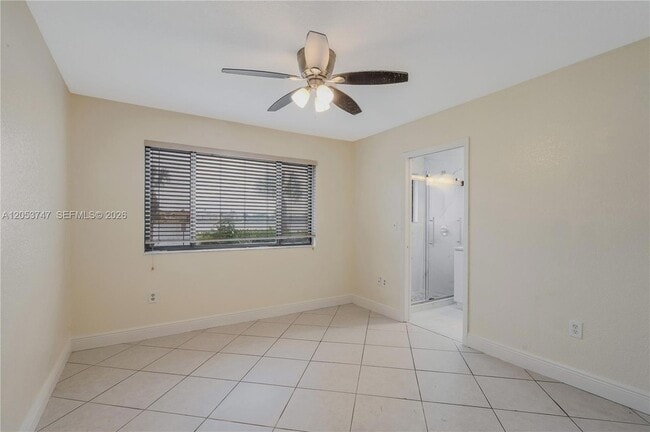 Foto del edificio - 15545 Miami Lakeway N