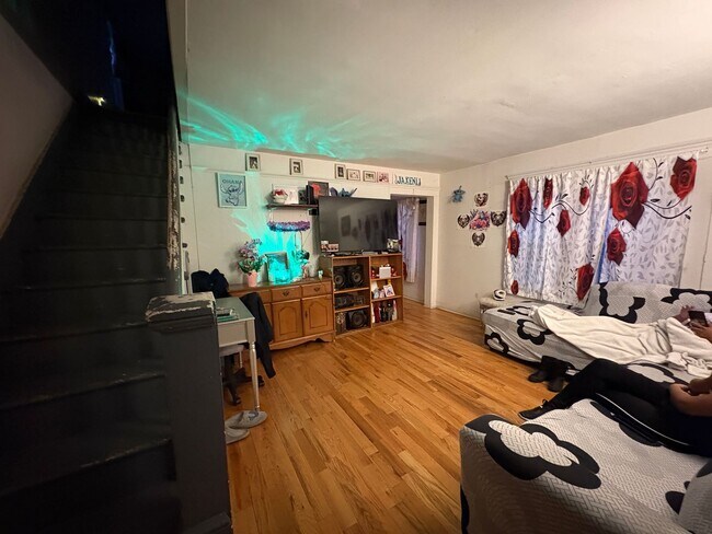 Foto del edificio - Fantastic 4 Bedroom Single Family House for Rent in Asbury Park!