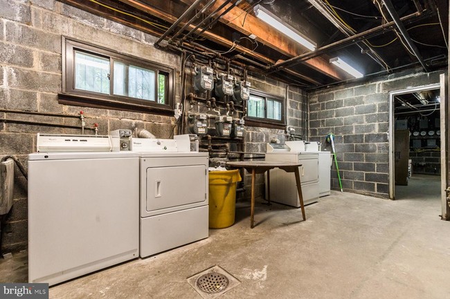 Building Photo - 540 W Sedgwick St