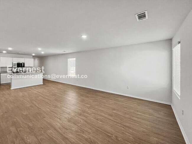 Foto del edificio - 3 Bed/2 Bath Home with Garage / Pet-Friendly / Vouchers Accepted / Available Now!