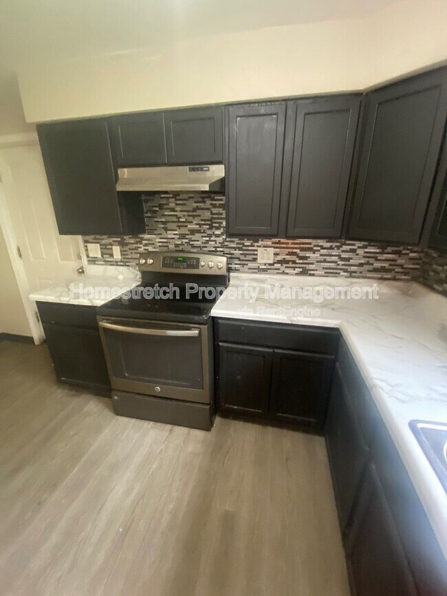 Foto del edificio - 6657 Kenwood Dr