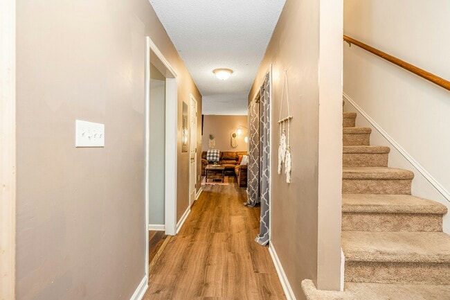 Building Photo - 1526 Fort Bragg Rd