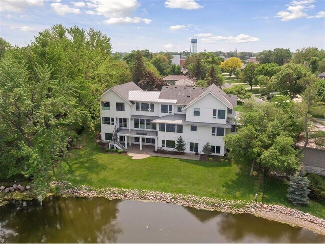 Building Photo - Lake views *7 Bed*8 Bath Custom built AVAI...