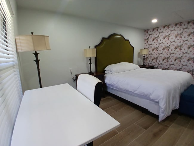 Foto del edificio - 5303 Glen Harwell Rd