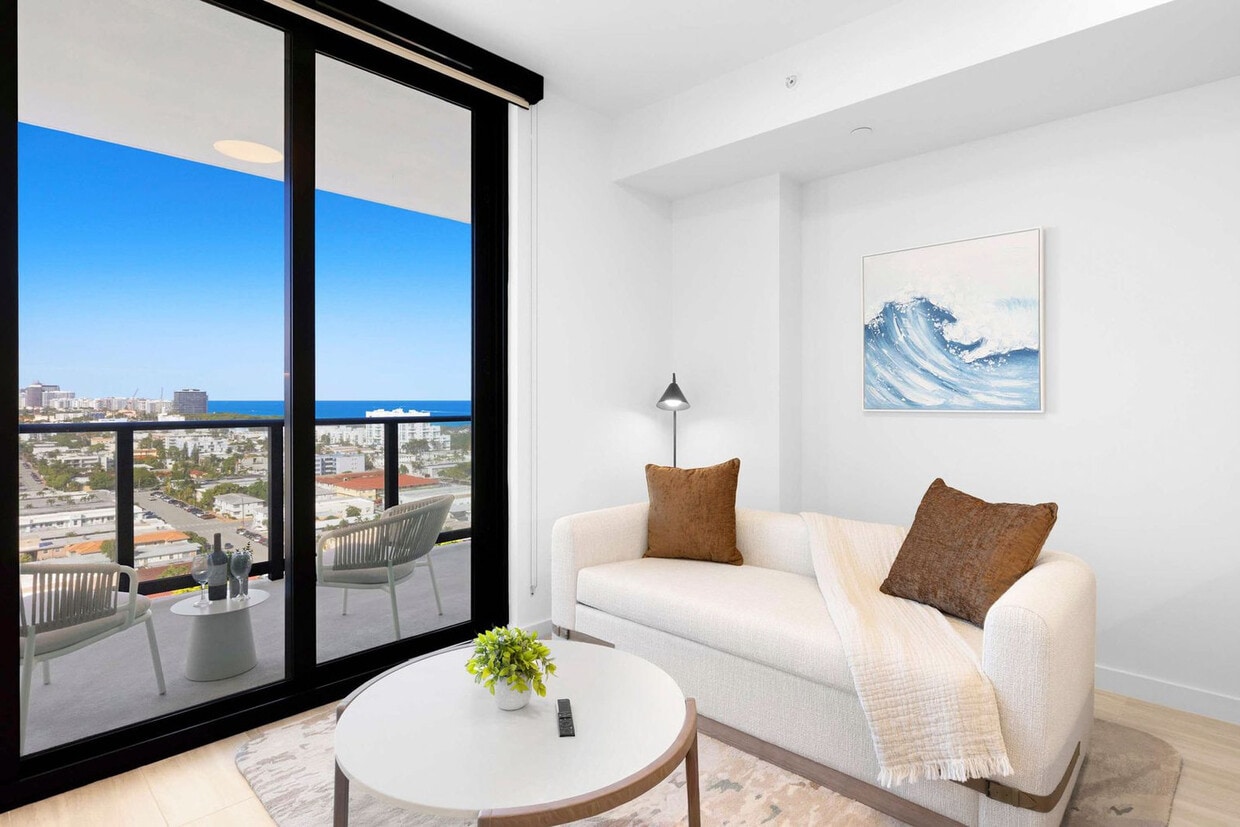 Foto principal - 7144 Byron Ave