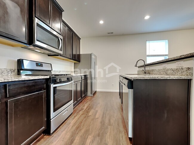 Building Photo - 1701 Butler Court NW