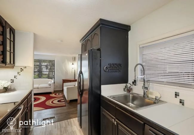Foto del edificio - 2 br, 1 bath House - 4610 Sloan Avenue UNIT