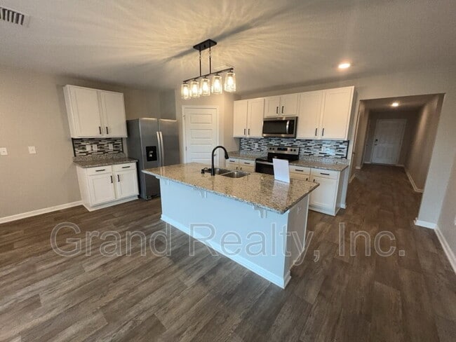 Building Photo - 5583 Guinevere Ln