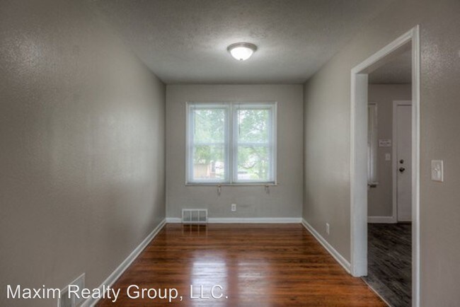 Building Photo - 4825 Ames Ave