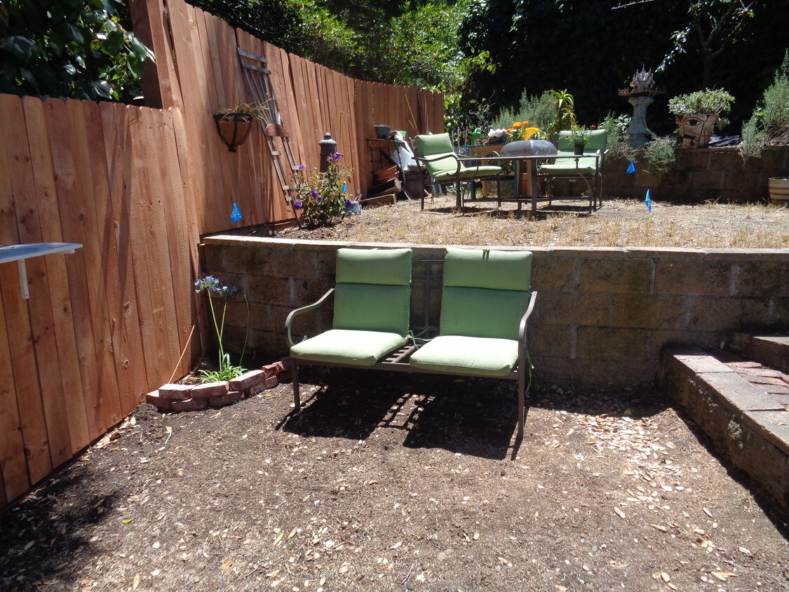 Firepit set - 9 Homestead Blvd