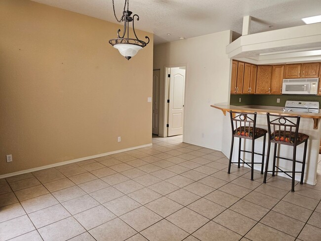 Building Photo - Unfurnished Long Term