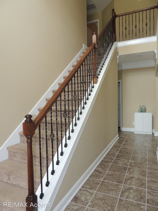Building Photo - 4 br, 2.5 bath House - 115 Brandywine Ct. NE