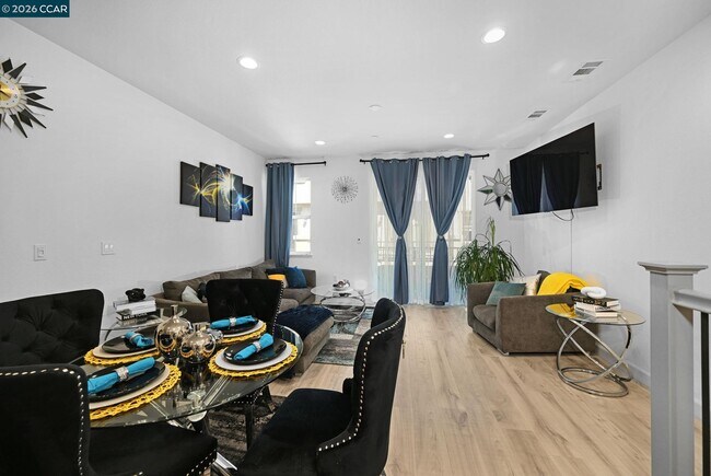 Foto del edificio - 296 Laurel Knoll Dr