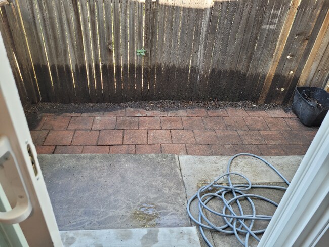 Foto del edificio - 609 Bennett Ave