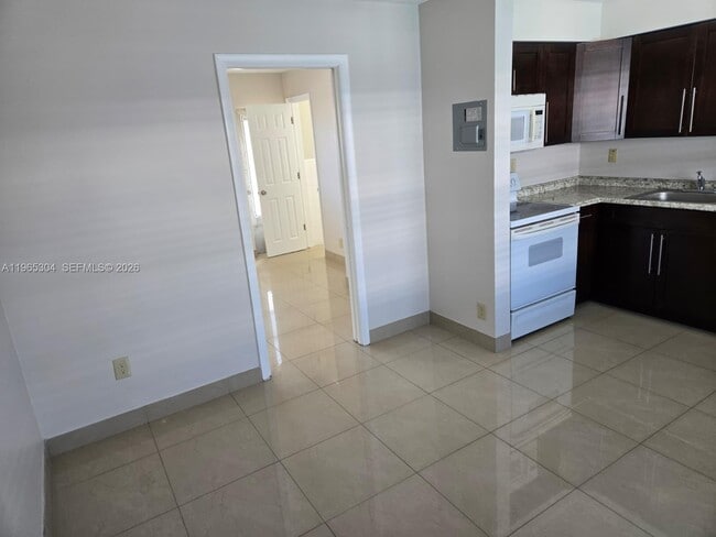 Foto del edificio - 724 NE 6th St