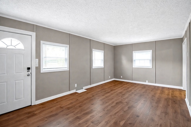 Photo - 2343 St Peter St House