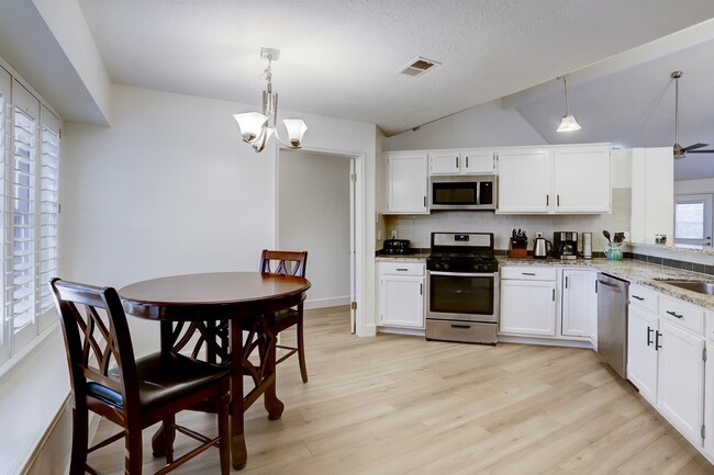 Building Photo - 6819 Yardley Dr