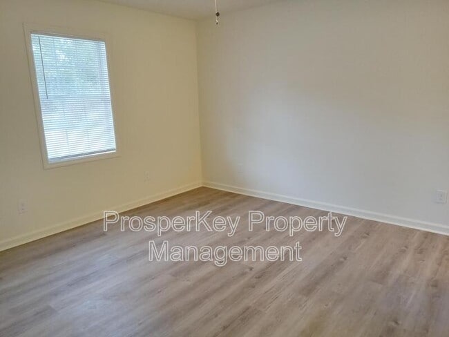 Building Photo - 10 Hidden Valley Ct