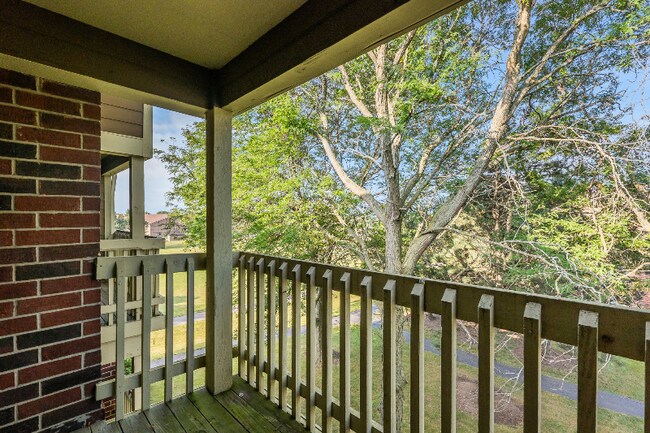 Building Photo - 210 Glengarry Dr