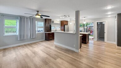 Building Photo - 603 Pila Pl