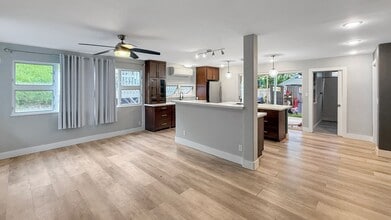 Building Photo - 603 Pila Pl