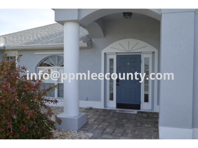 Photo - Electric Solar Panels on a Freshwater Cana... House