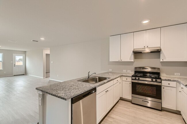 Foto del edificio - Beautifully Designed4-Bedroom Home with Open-Concept Living in a Prime Location