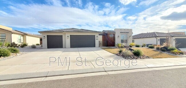 Building Photo - 3040 E Lavatera Dr