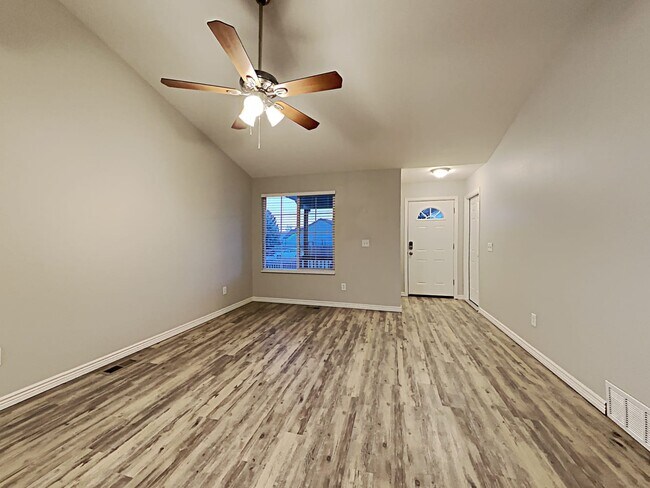 Building Photo - 5554 Kingsboro Dr