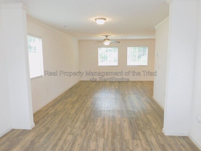 Building Photo - 719 Torbay Dr
