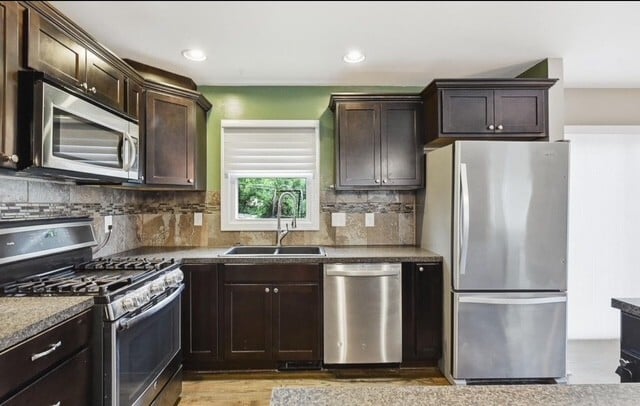 Foto del edificio - 7529 Grover St