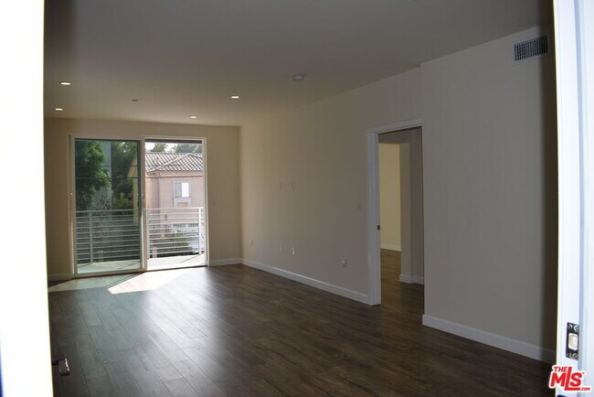 Foto del edificio - 4504 Colbath Ave