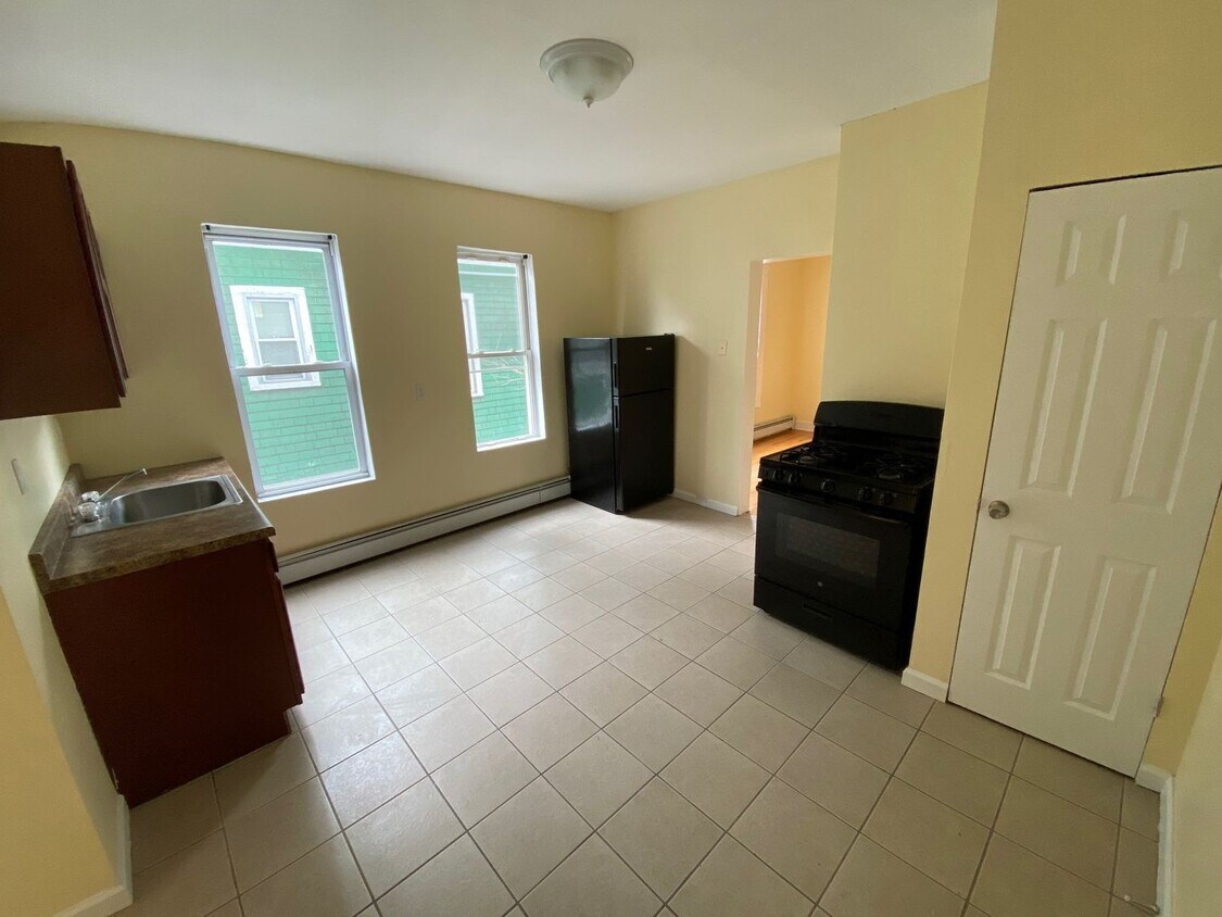 Foto principal - 373-375 Blatchley Avenue