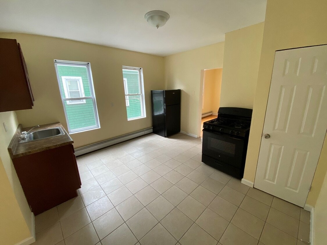 373-375 Blatchley Avenue - 373-375 Blatchley Avenue