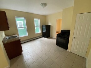 Building Photo - 373-375 Blatchley Ave