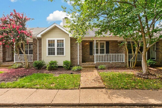 Foto del edificio - 137 Pepper Ridge Cir