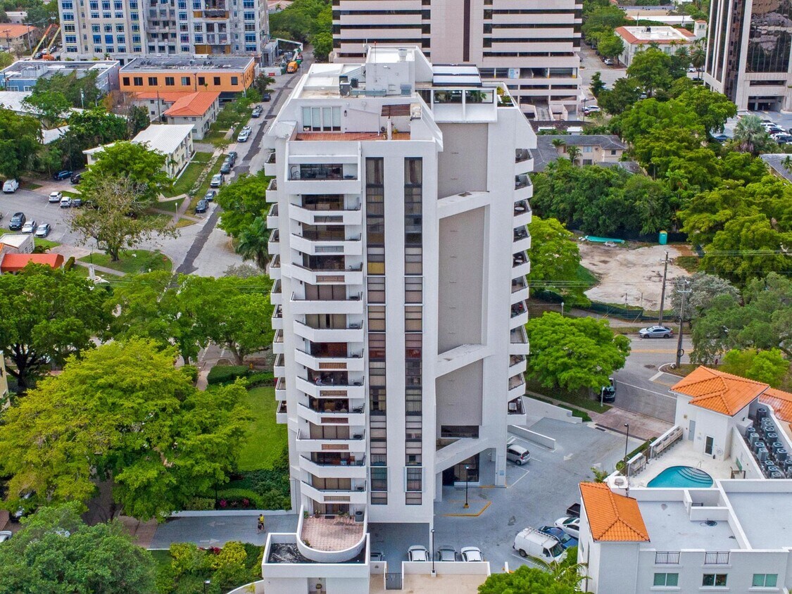 Primary Photo - 911 E Ponce De Leon Blvd