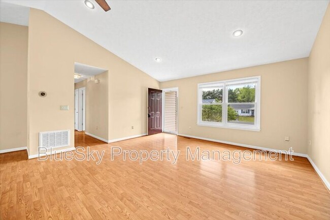 Building Photo - 602 Bull Run