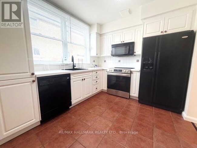 Building Photo - 92 Guildwood Pkwy