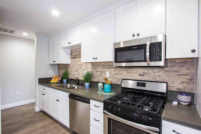 Kitchen - 7758 Tujunga Ave