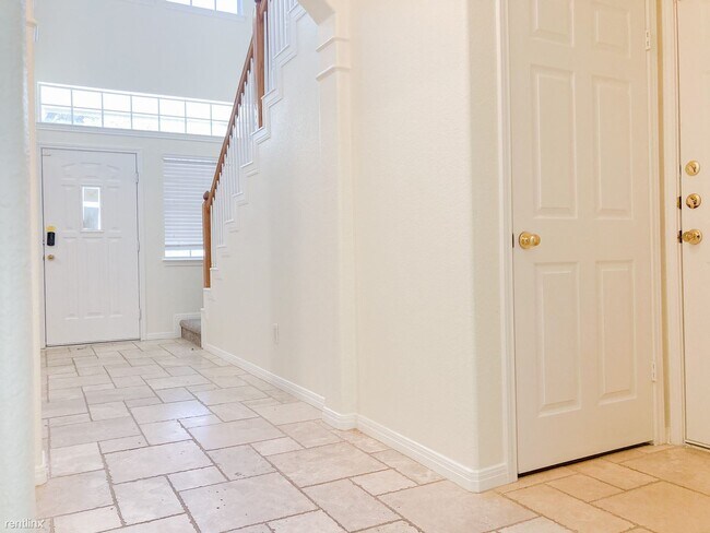Foto del edificio - 3 br, 2.5 bath House - 2423 Falcon Dr