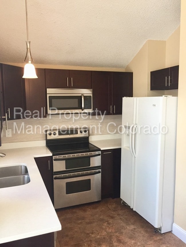 Building Photo - Gorgeous Upgraded Home in Cinnamon Village 1!